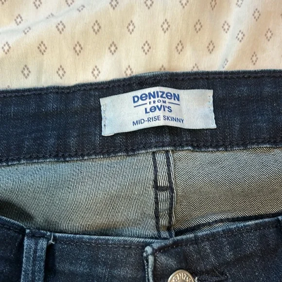 Women’s Levi’s - NWOT - Picture 5 of 5